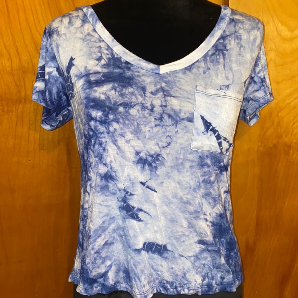 AE short sleeve two color tie die top
